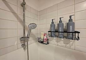 Stylish 1BR Flat Next to Hockley