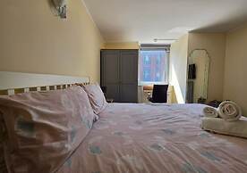 Stylish 1BR Flat Next to Hockley