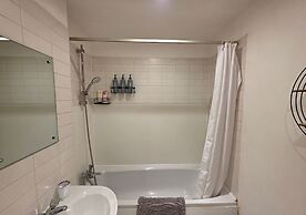 Stylish 1BR Flat Next to Hockley