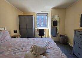 Stylish 1BR Flat Next to Hockley