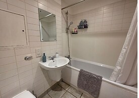 Stylish 1BR Flat Next to Hockley