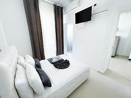 STUDIOS ROOFTOP POOL & BEACH