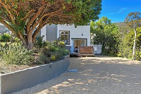 Charming Maning Ave - 2 Bedroom Unit