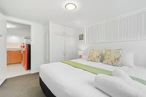 Charming Maning Ave - 2 Bedroom Unit