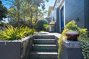 Charming Maning Ave - 2 Bedroom Unit