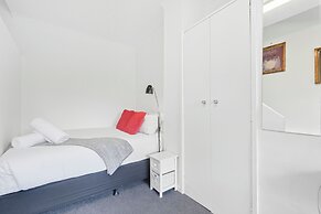 Charming Maning Ave - 2 Bedroom Unit