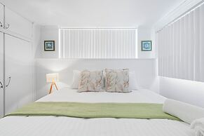 Charming Maning Ave - 2 Bedroom Unit