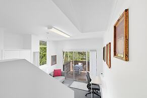 Charming Maning Ave - 2 Bedroom Unit
