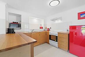 Charming Maning Ave - 2 Bedroom Unit