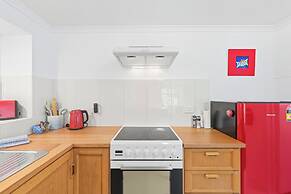Charming Maning Ave - 2 Bedroom Unit