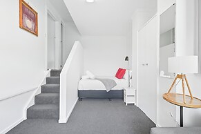 Charming Maning Ave - 2 Bedroom Unit