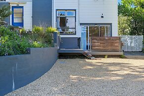 Charming Maning Ave - 2 Bedroom Unit