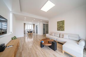 Tyms Family 4BR 2BA APT Residence