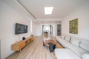 Tyms Family 4BR 2BA APT Residence