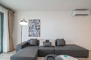 Tyms Spacious 3BR 2BA APT  Laishi Di