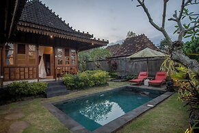 Kerjim Wooden Villa