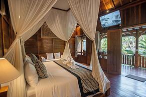 Kerjim Wooden Villa