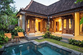 Kerjim Wooden Villa