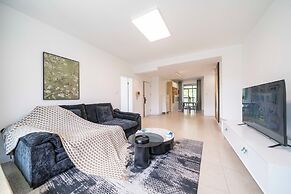 Tyms Family 3BR 2BA APT  Crystal Garden