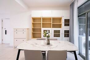 Tyms Family 3BR 2BA APT  Crystal Garden