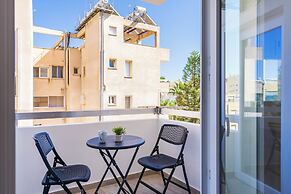 Vibe - 1 BR APt & Balcony in Larnaca