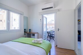 Vibe - 1 BR APt & Balcony in Larnaca