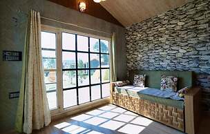 Jolly Retreat