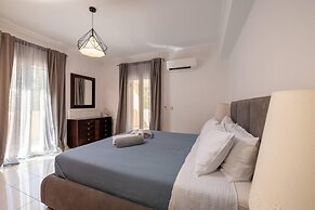 Leone Luxury Villa Giota