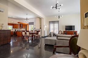 Leone Luxury Villa Giota