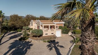 Leone Luxury Villa Giota