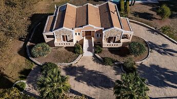 Leone Luxury Villa Giota