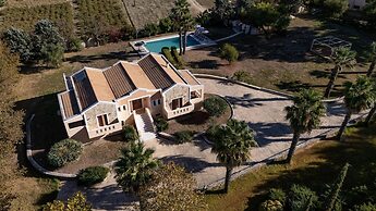 Leone Luxury Villa Giota
