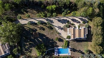 Leone Luxury Villa Giota