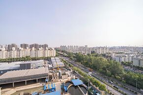 Tyms Hongqiao Deluxe 3BR 2BA APT