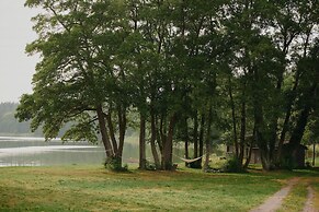 Raus | Cabins am See mit Sauna + Hot-Tub