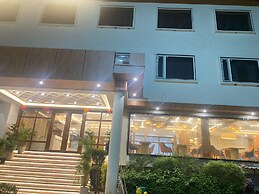 Frosty Fern Hotel & Resort