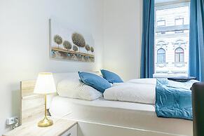 Elegant 2BR Apt Steps from Westbahnhof