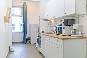 Elegant 2BR Apt Steps from Westbahnhof