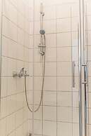 Elegant 2BR Apt Steps from Westbahnhof
