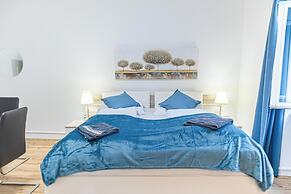Elegant 2BR Apt Steps from Westbahnhof