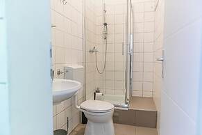 Elegant 2BR Apt Steps from Westbahnhof