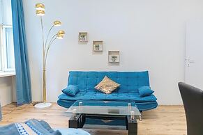 Elegant 2BR Apt Steps from Westbahnhof
