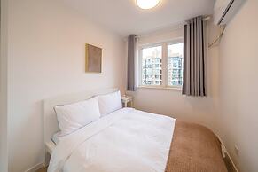 Tyms Family APT Spacious 3BR for Groups & Families