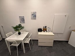 Stylish 1BR Apt  Walk to Schonbrunn
