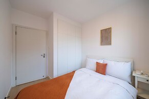 Tyms Changning 3BR Modern Apt near Weining Rd