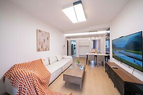 Tyms Changning 3BR Modern Apt near Weining Rd