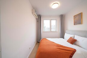 Tyms Changning 3BR Modern Apt near Weining Rd