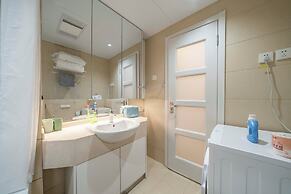 Tyms Changning 3BR Modern Apt near Weining Rd