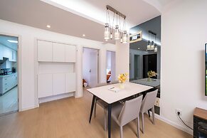 Tyms Changning 3BR Modern Apt near Weining Rd