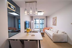 Tyms Changning 3BR Modern Apt near Weining Rd